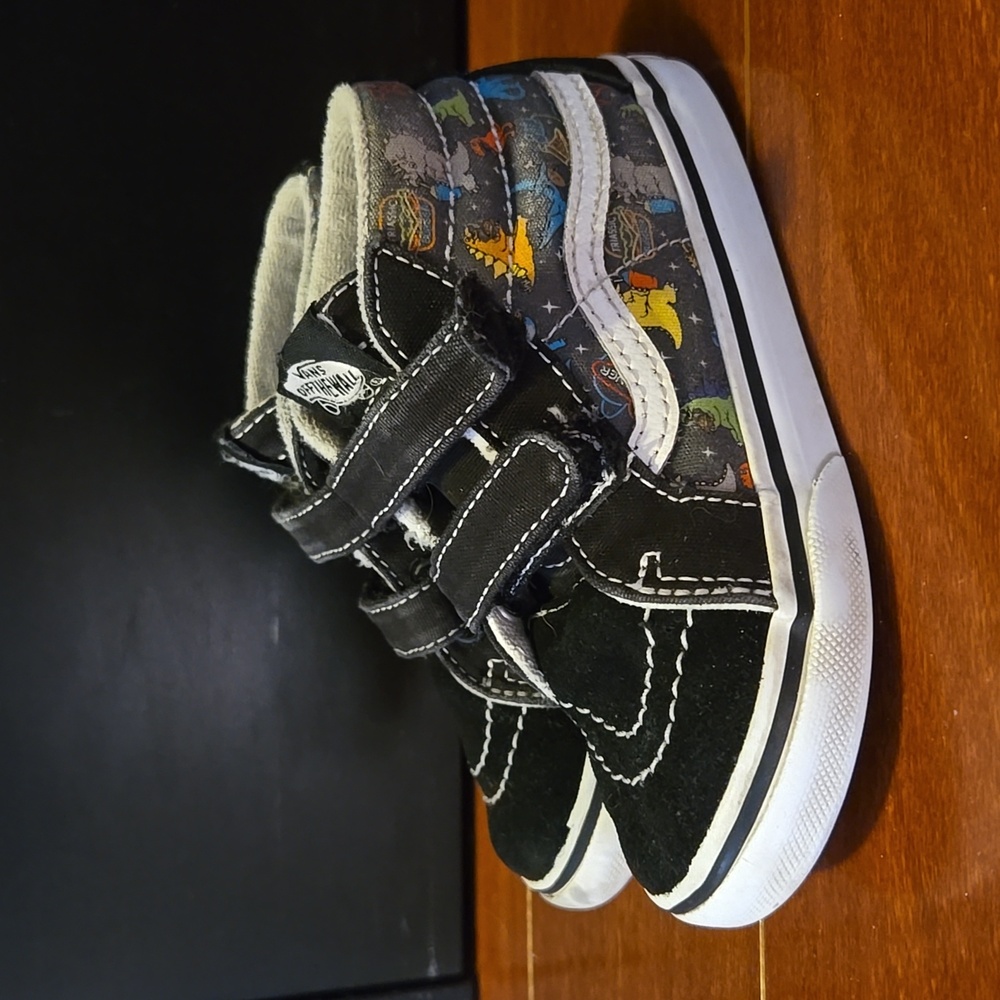 Dino Diner Sk8-Mid